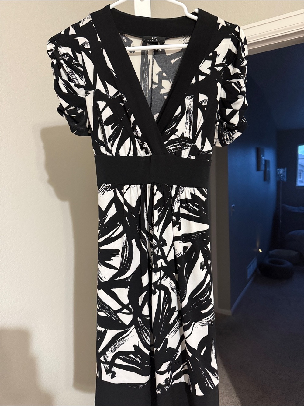 Iz Byer Black & White Abstract V-Neck Dress